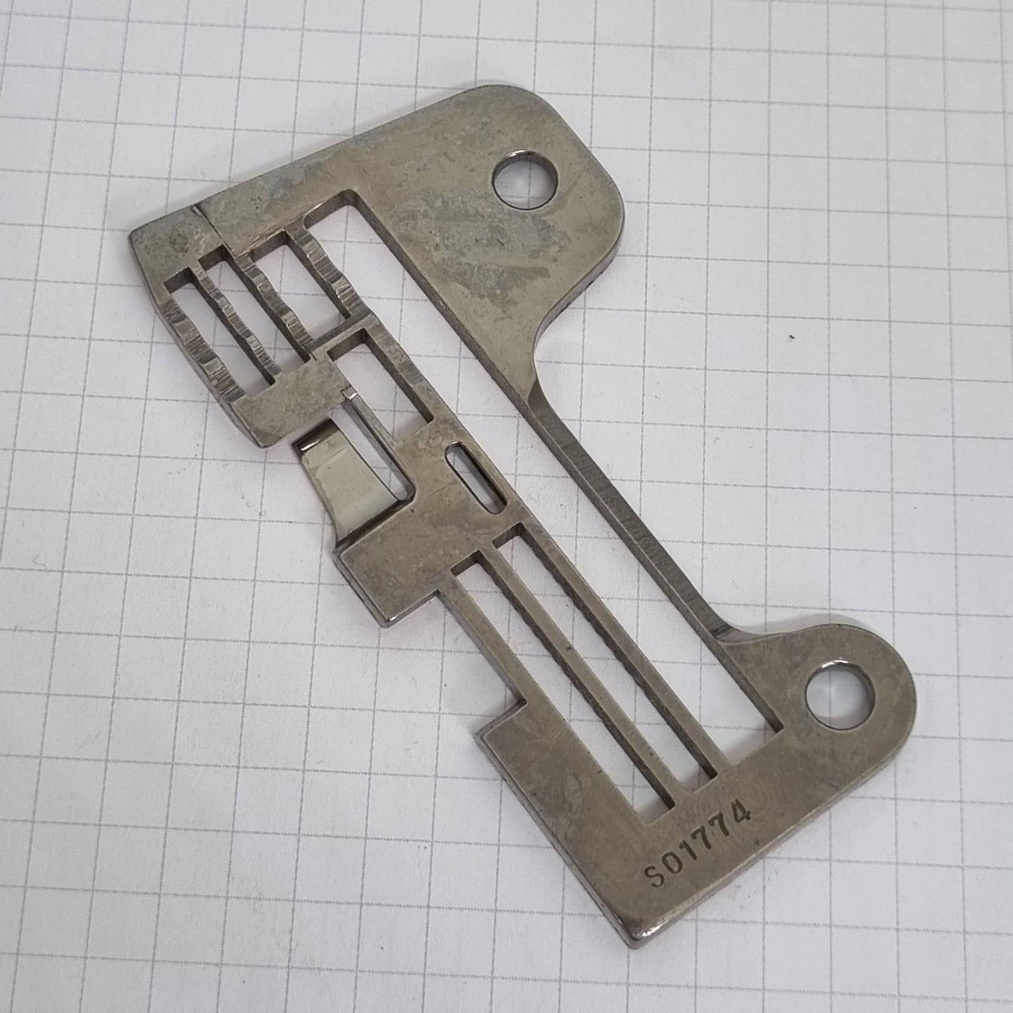 Industrial Parts Needle Plate for Singer 842U/832 & Brother MA4-B551