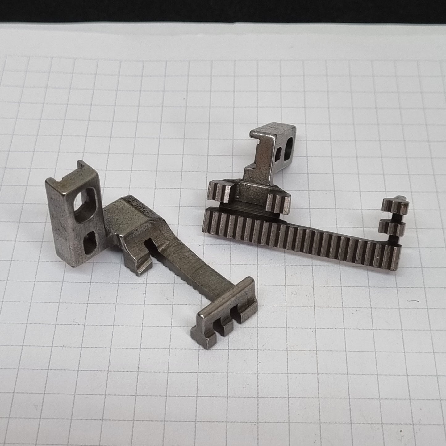 Industrial Parts Main Dog Feed for Singer 842U/832 & Brother MA4-B551