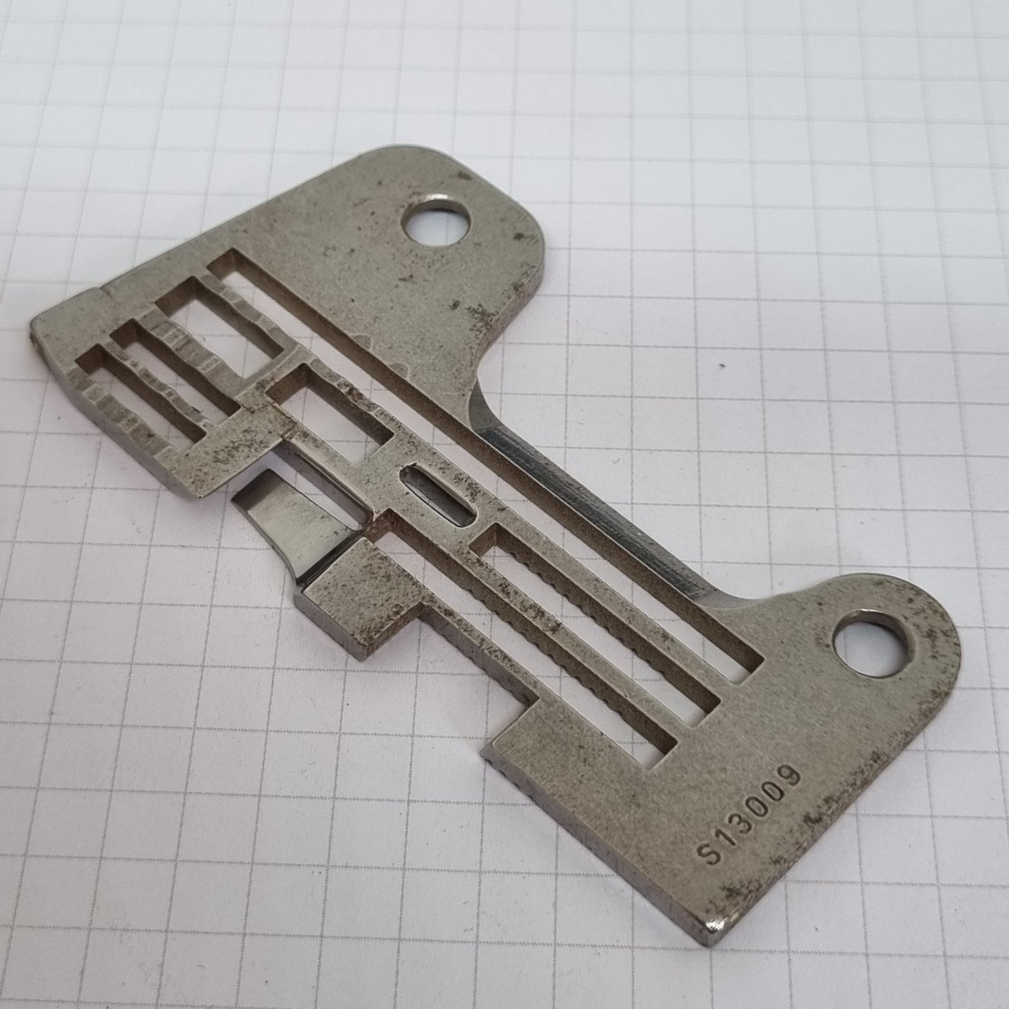 Industrial Parts Needle Plate for Singer 842U/832 & Brother MA4-B551