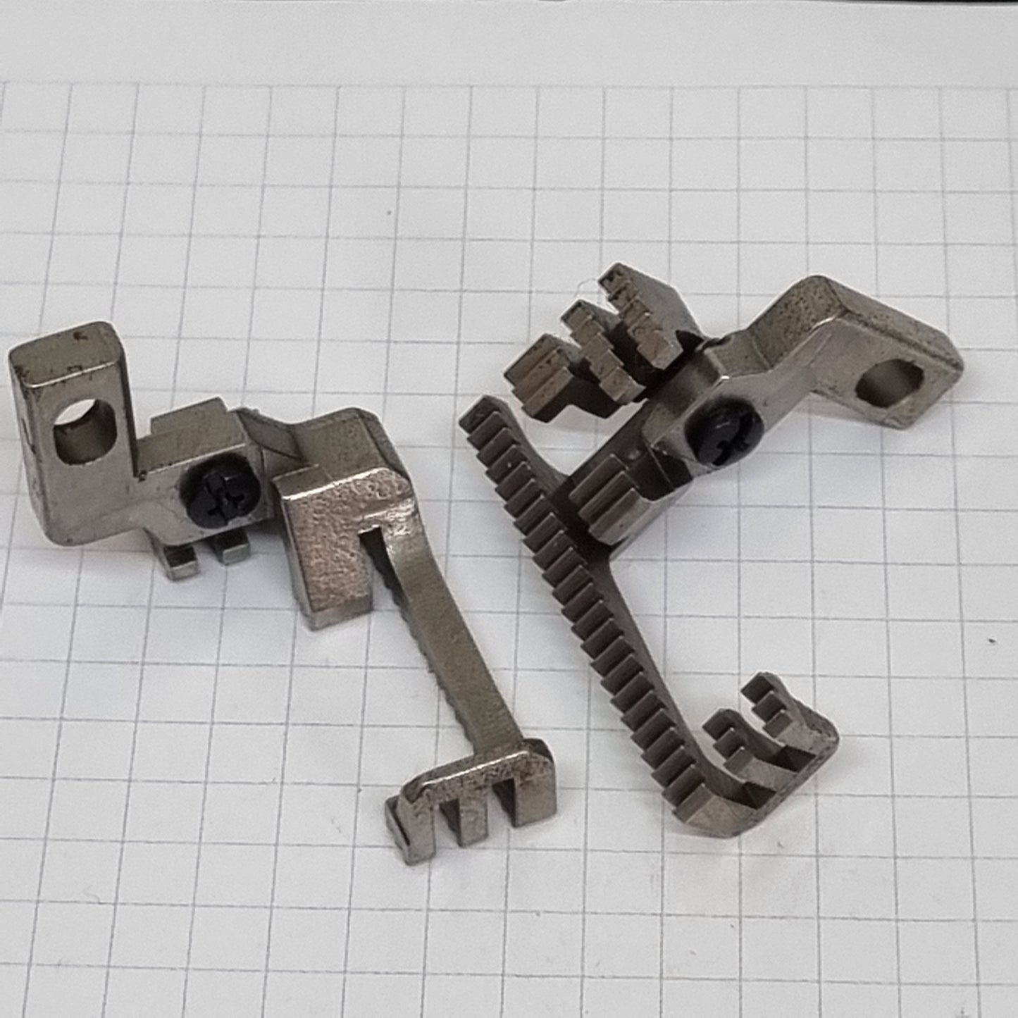 Industrial Parts Main Feed Dog Assembly for Singer 842U/832 & Brother MA4-B551