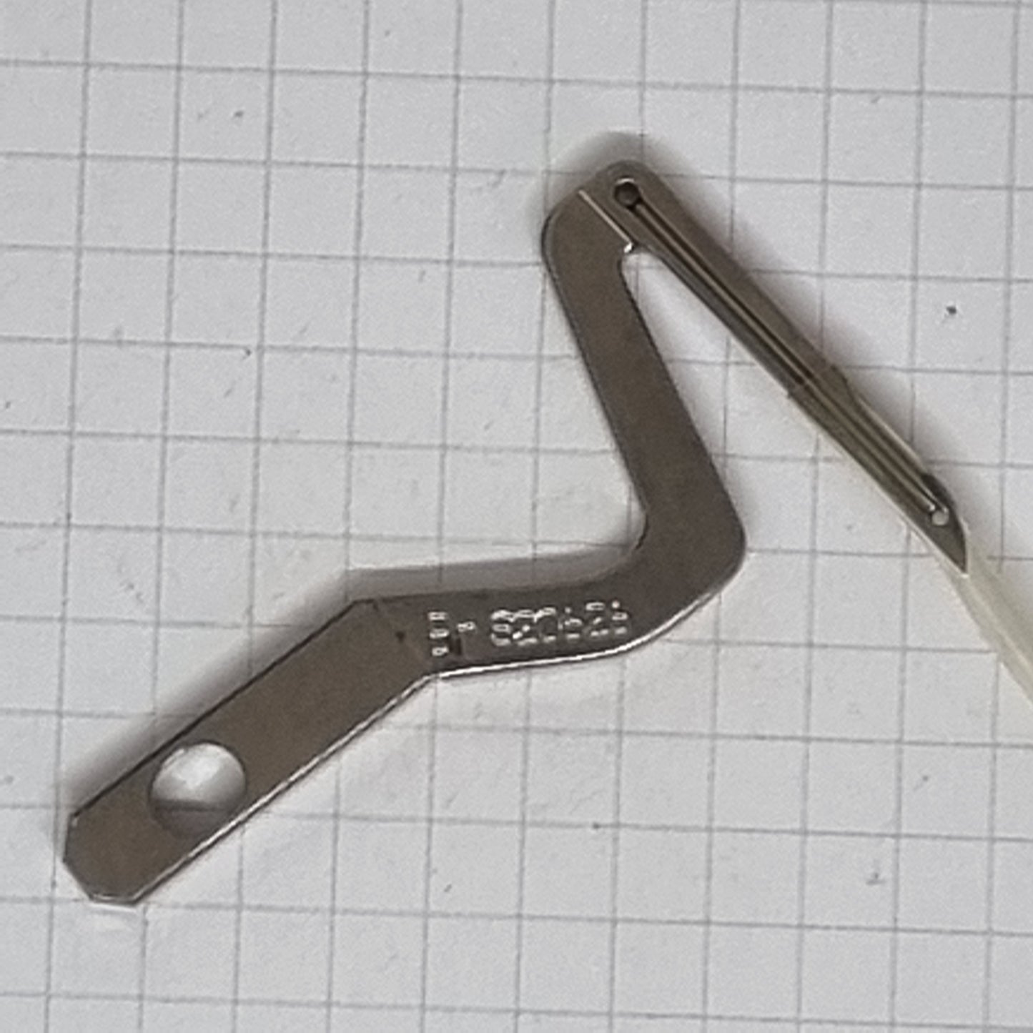 Industrial Parts Under Looper for Singer 842U/832 & Brother MA4-B551