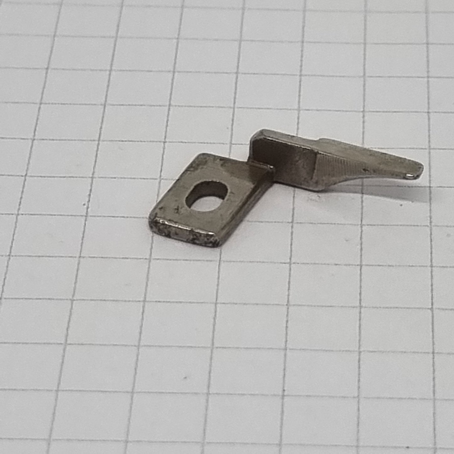 Industrial Parts Chaining Off Finger for Singer 842U/832 & Brother MA4-B551