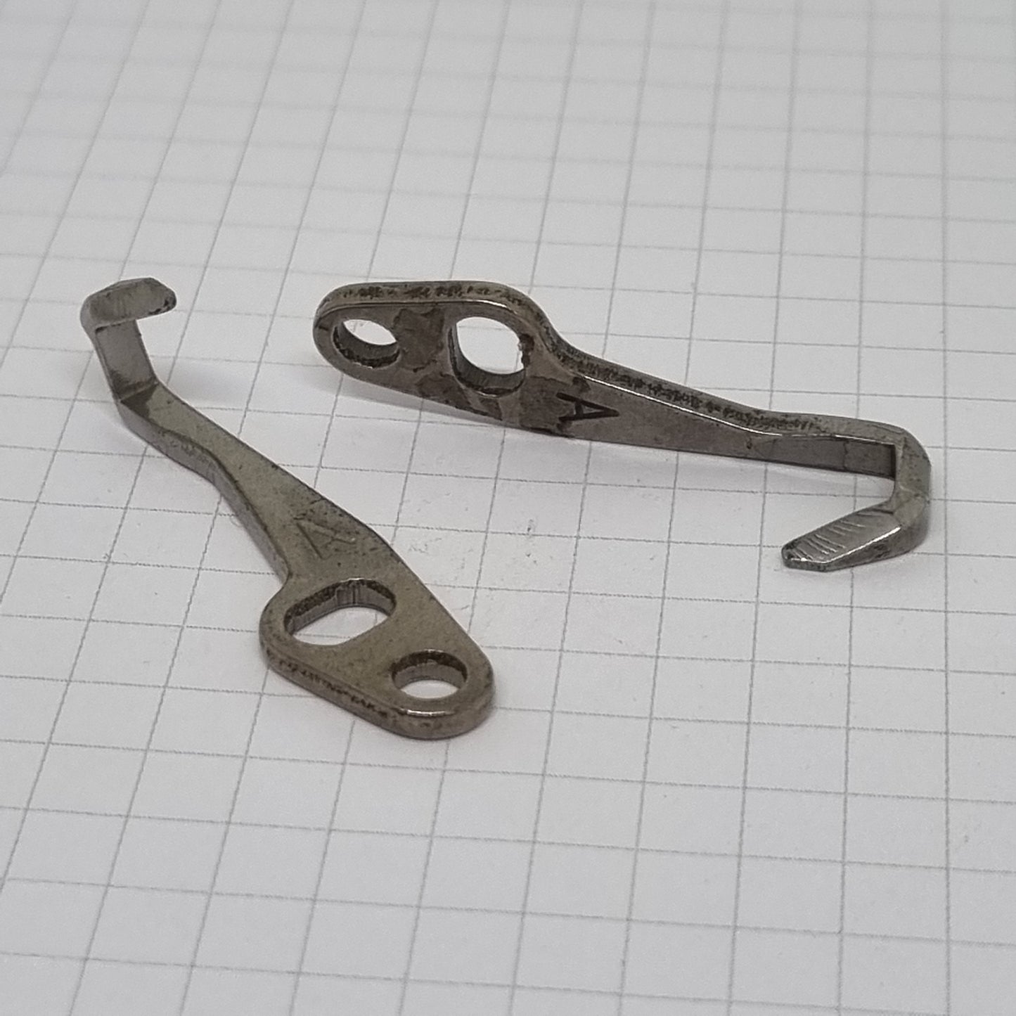 Industrial Parts Movable Needle Guard (A) for Singer 842U/832 & Brother MA4-B551