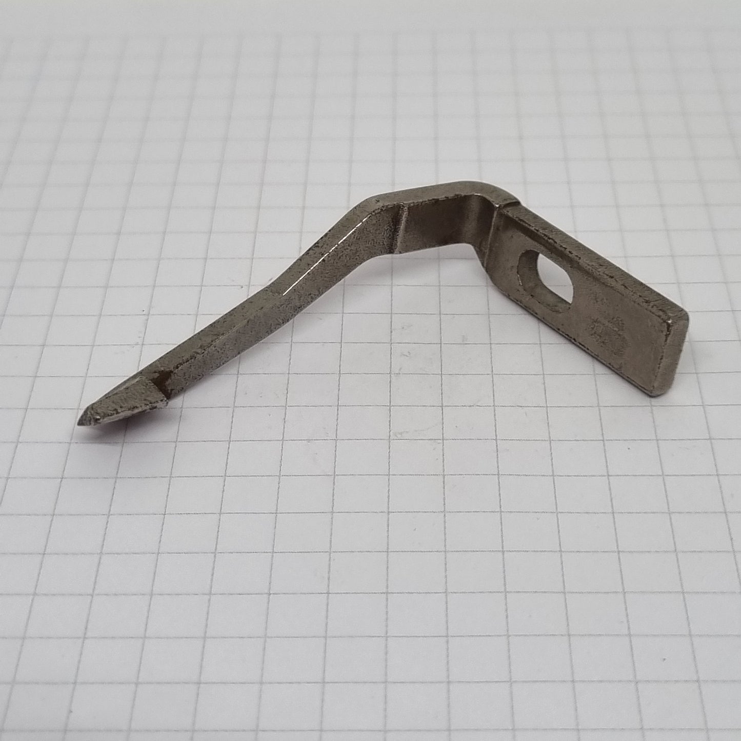 Industrial Parts Double Chain Stitch Needle Guard Rear for Singer 842U/832 & Brother MA4-B551