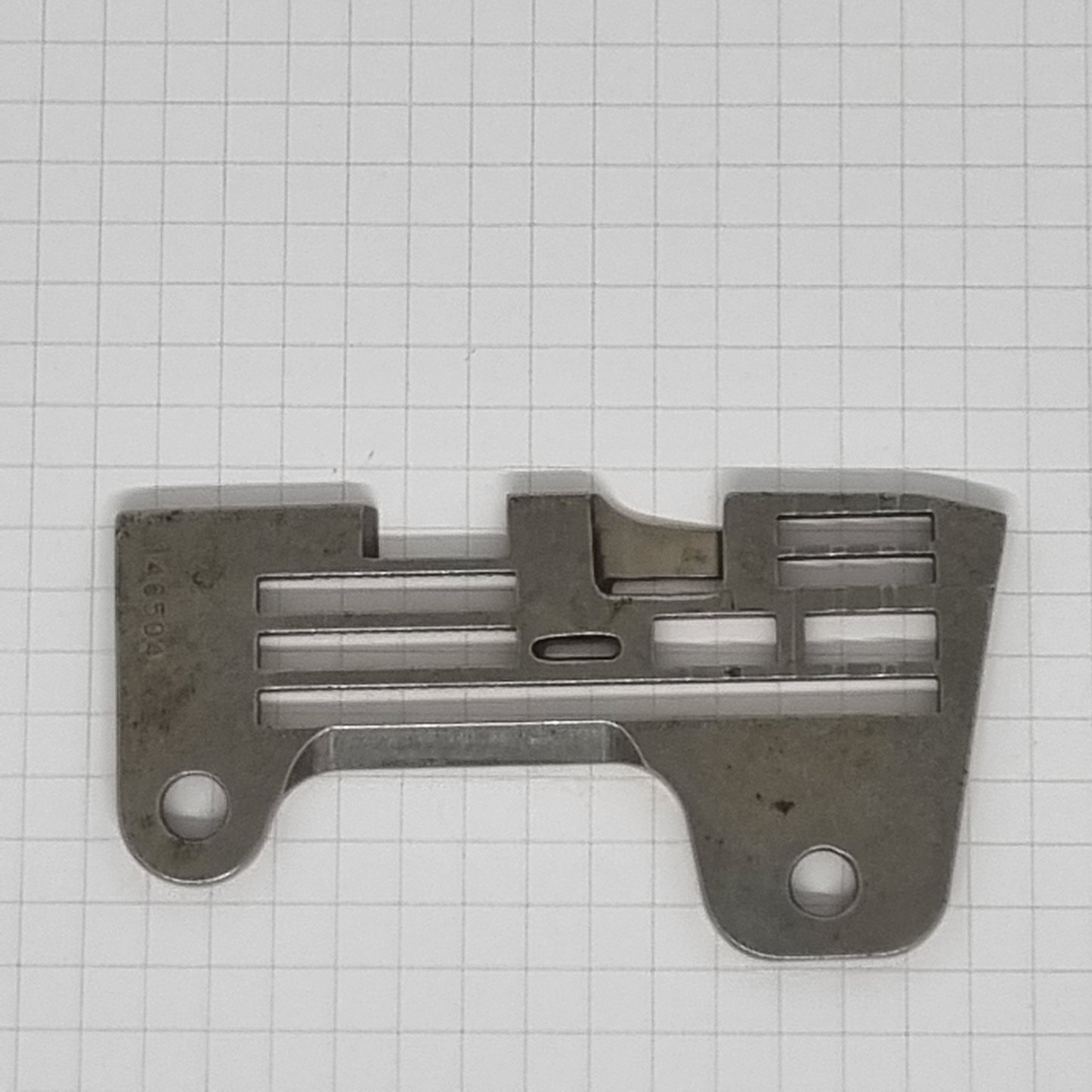 Industrial Parts Needle Plate for Singer 842U/832 & Brother MA4-B551