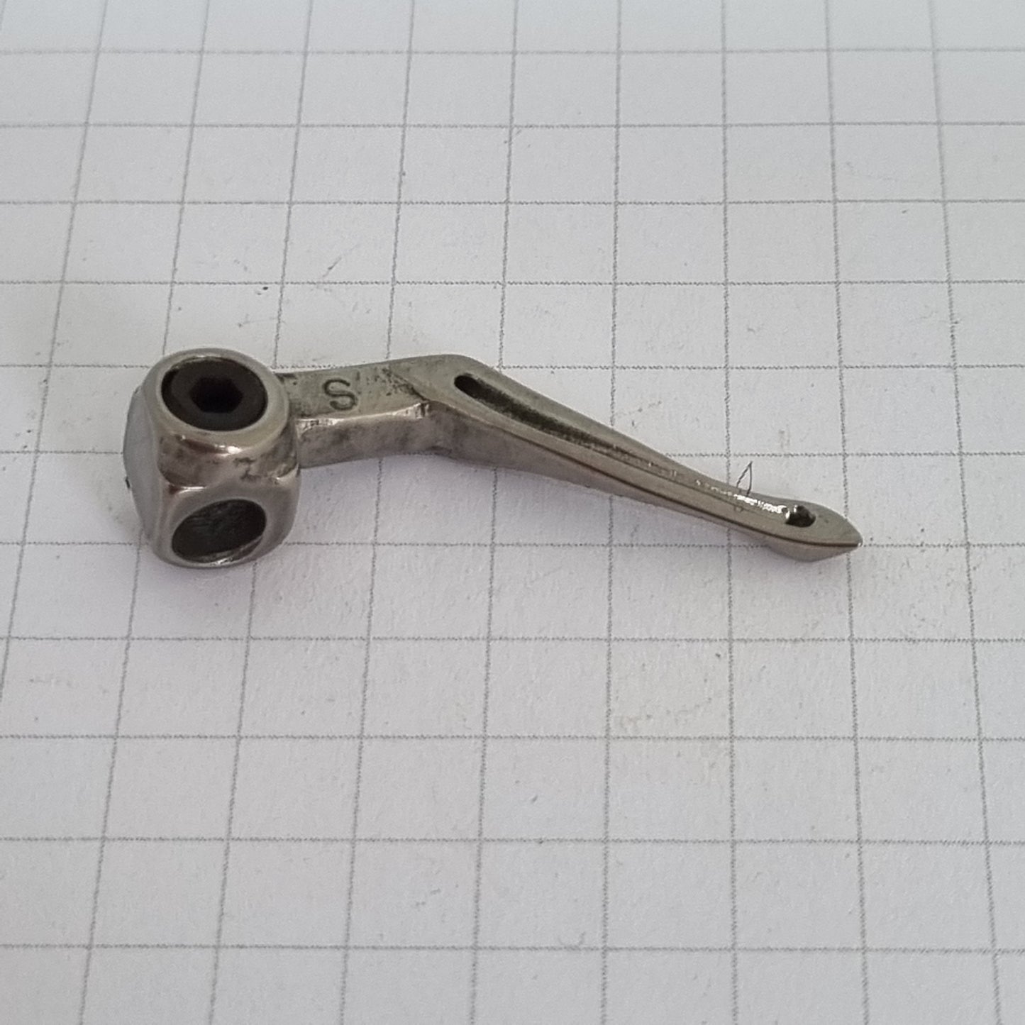 Industrial Parts Lower Looper for Singer 842U/832 & Brother MA4-B551