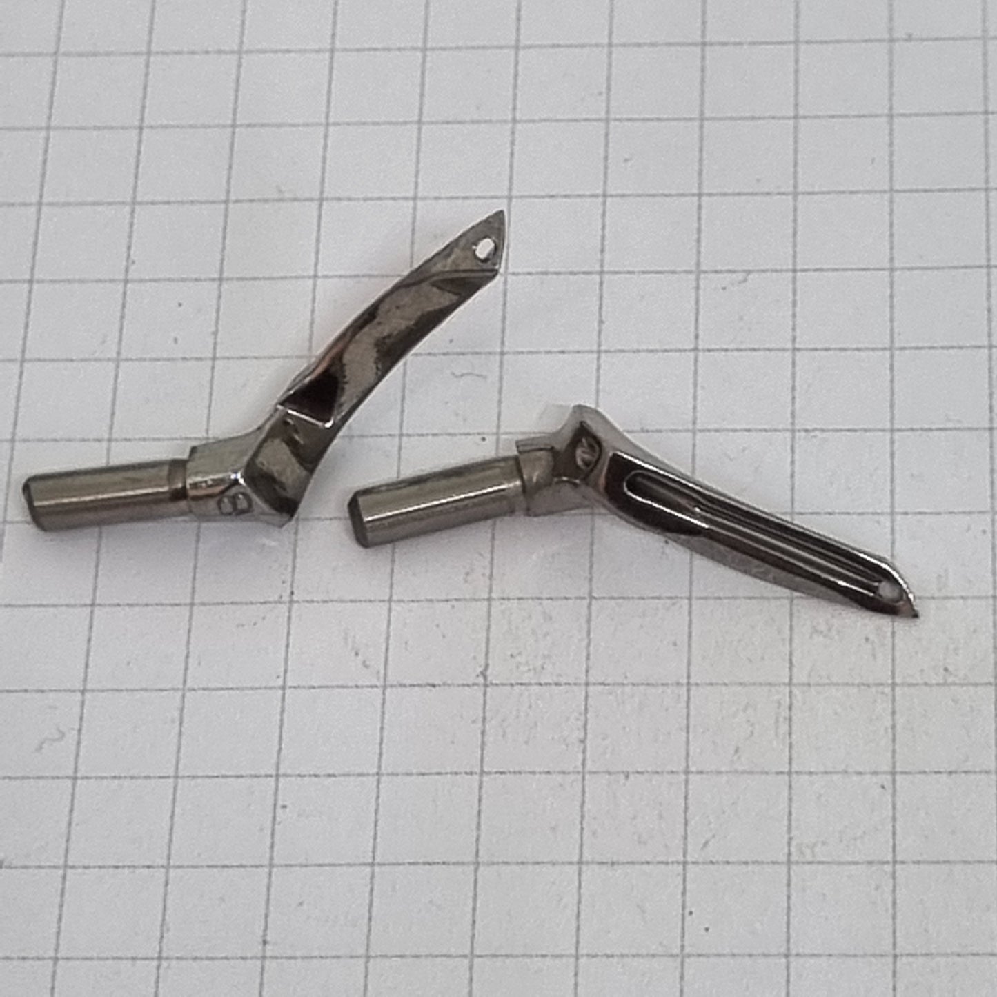 Industrial Parts Upper Looper for Singer 842U/832 & Brother MA4-B551