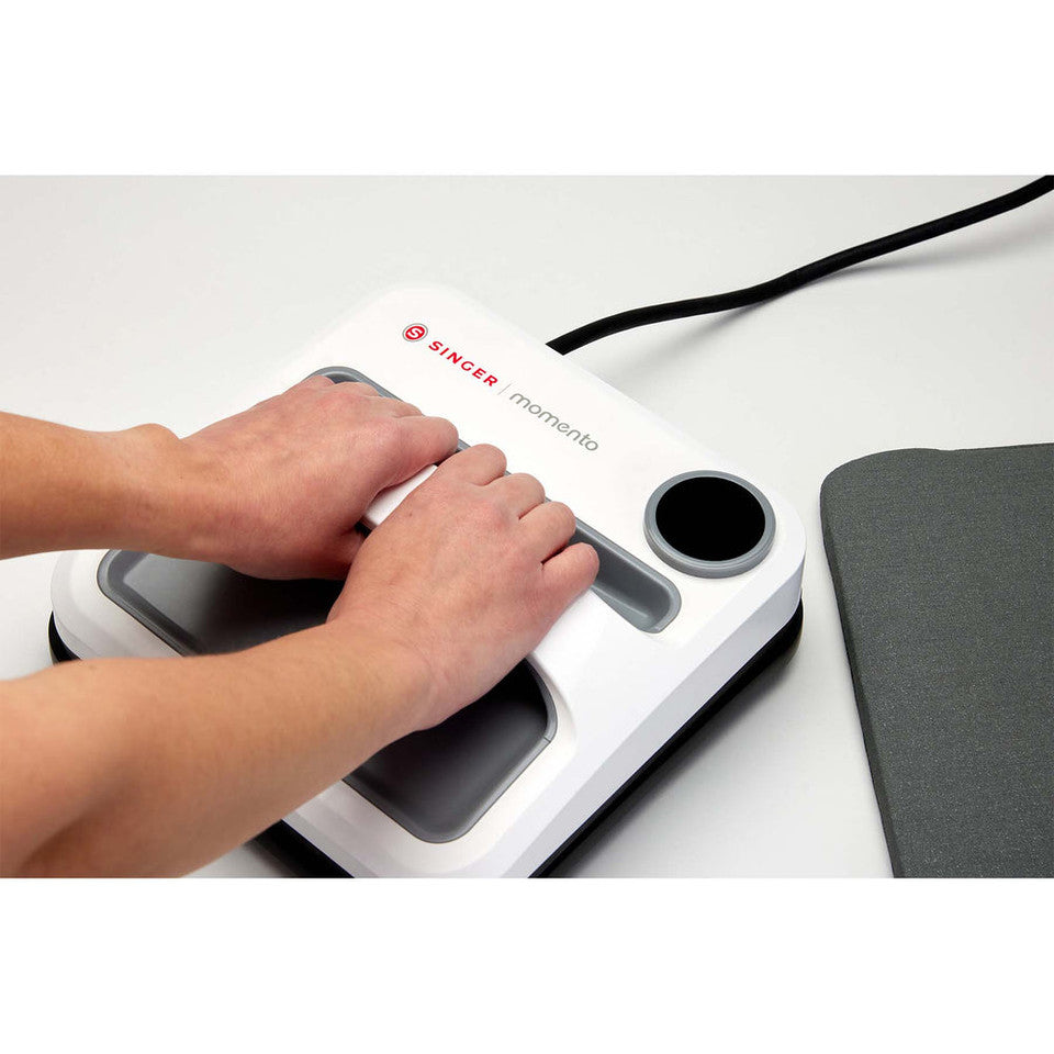 Domestic Cutter Singer Momento Square Press