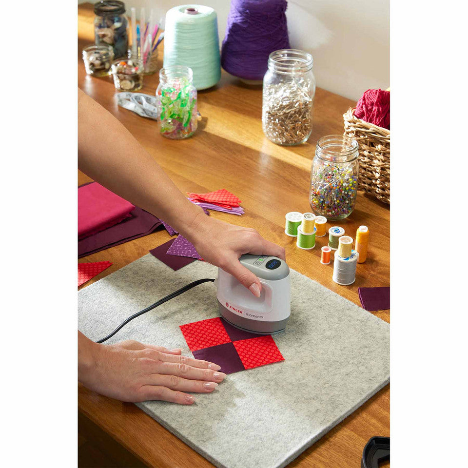 Domestic Cutter Singer Momento Mini Press