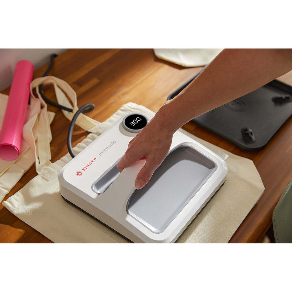 Domestic Cutter Singer Momento Square Press